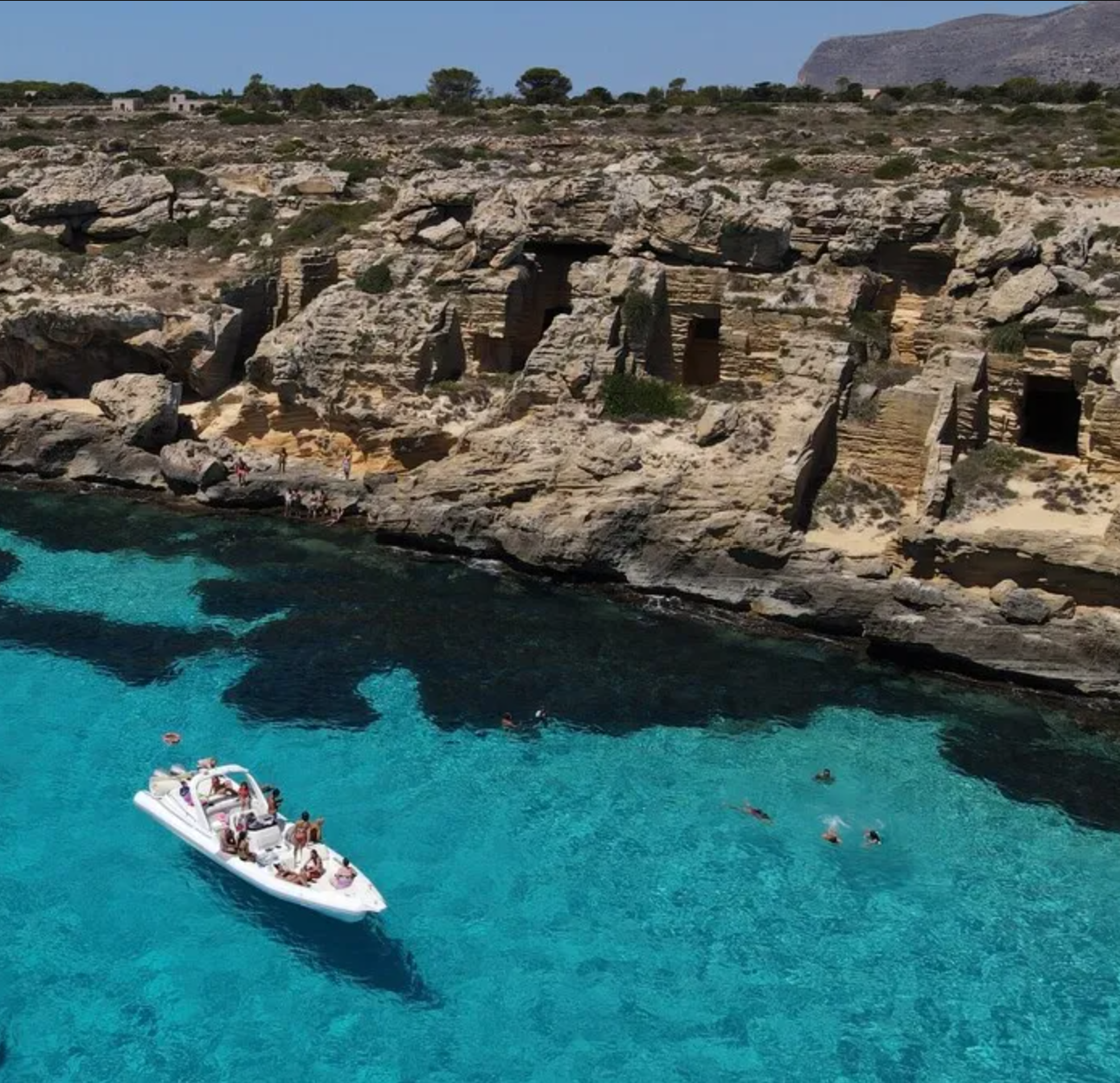Boat tour around Favignana